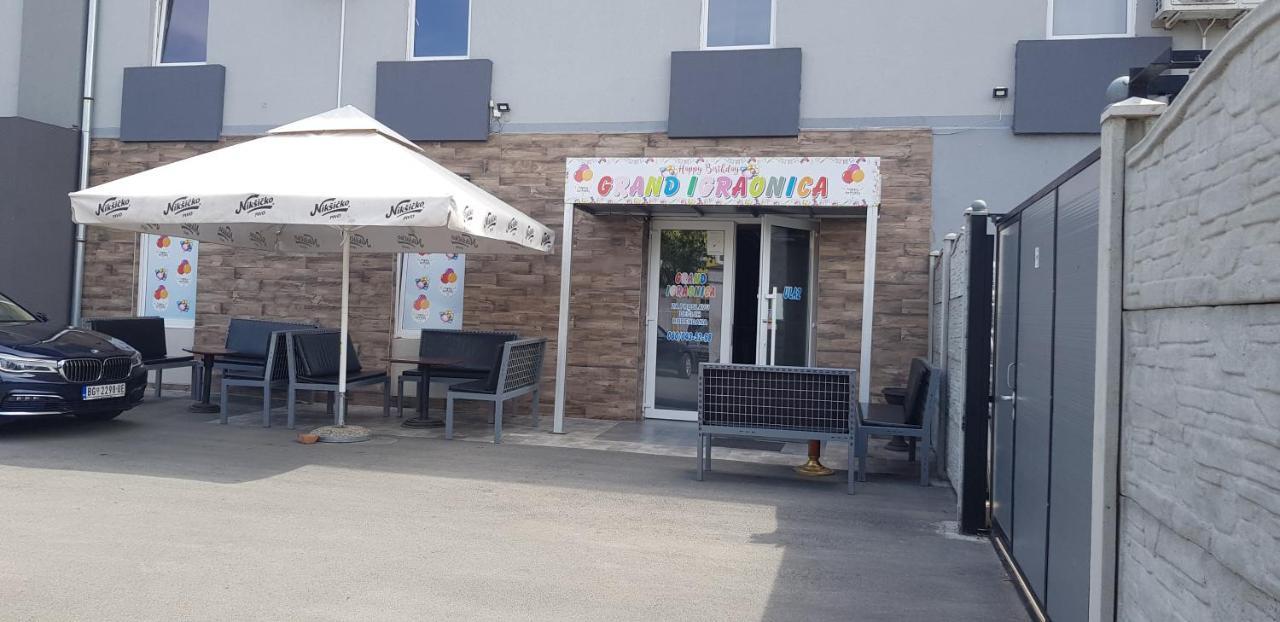 ホテル Dnd-X Pančevo エクステリア 写真