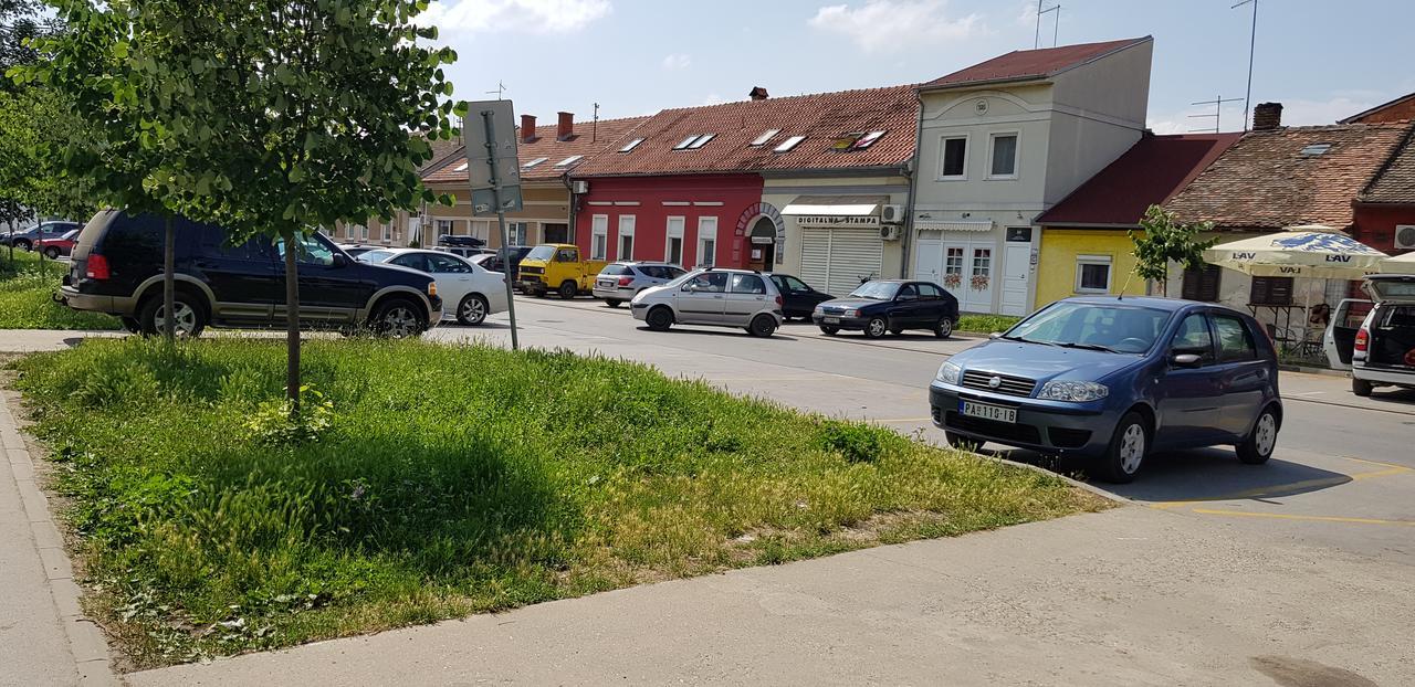 ホテル Dnd-X Pančevo エクステリア 写真